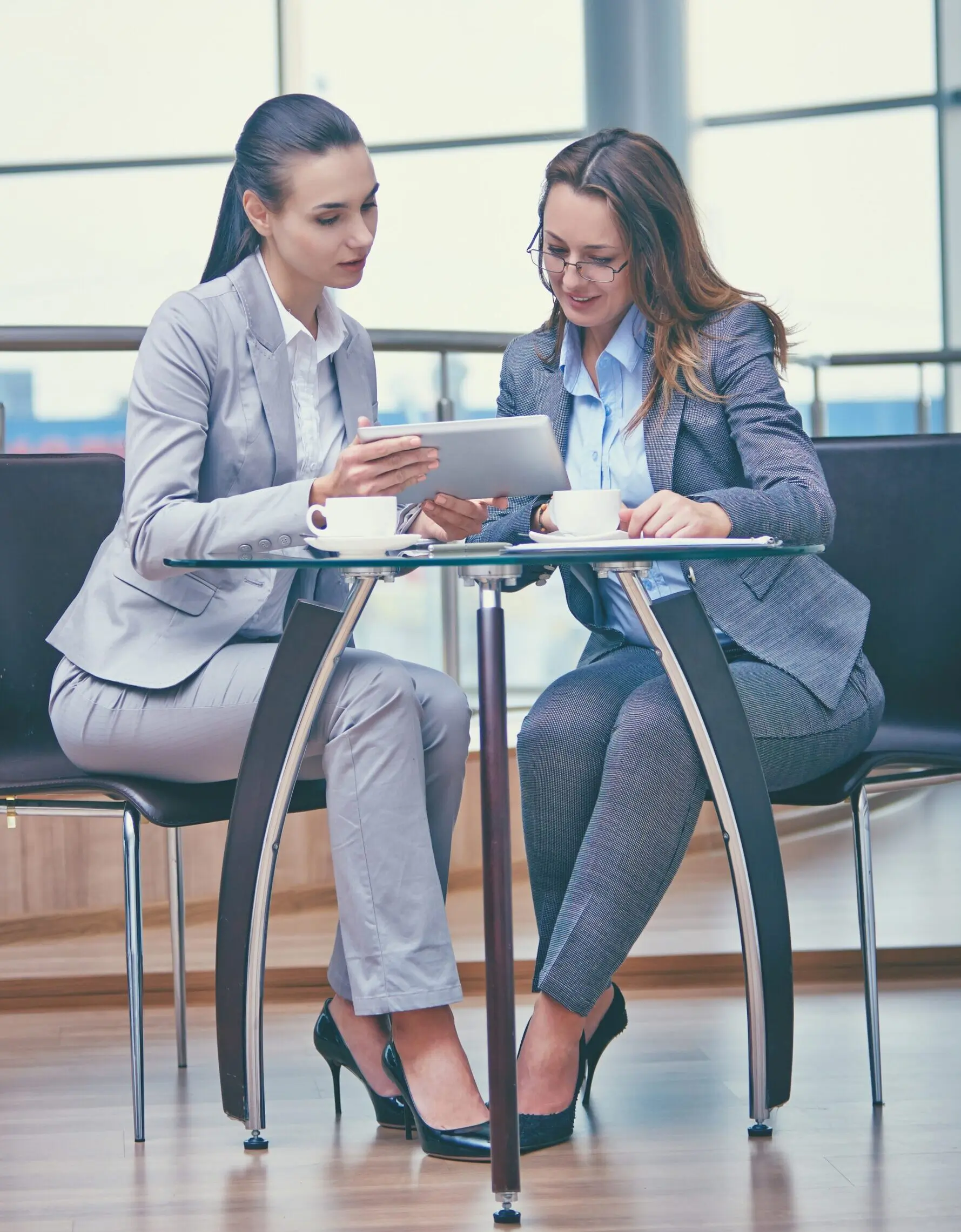 smart-businesswomen-working-with-tablet