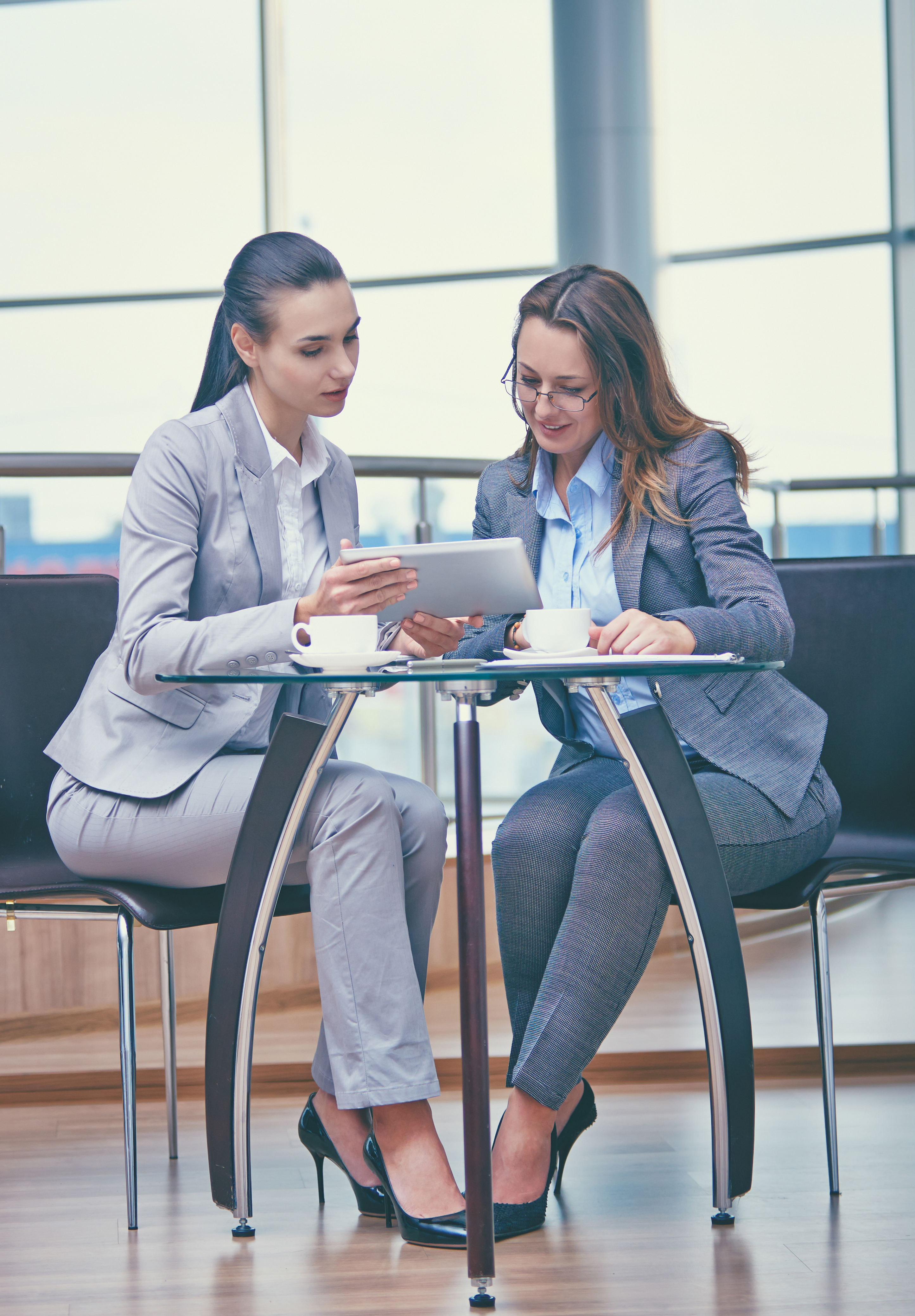 smart-businesswomen-working-with-tablet