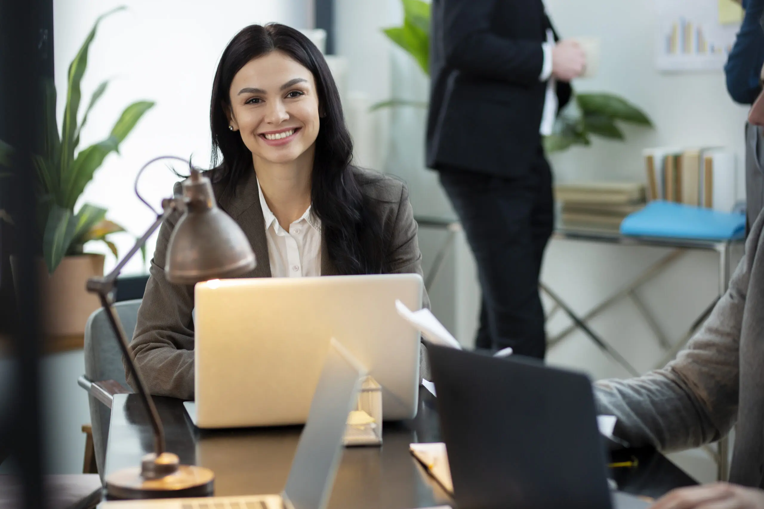 close-up-smiley-woman-with-laptop